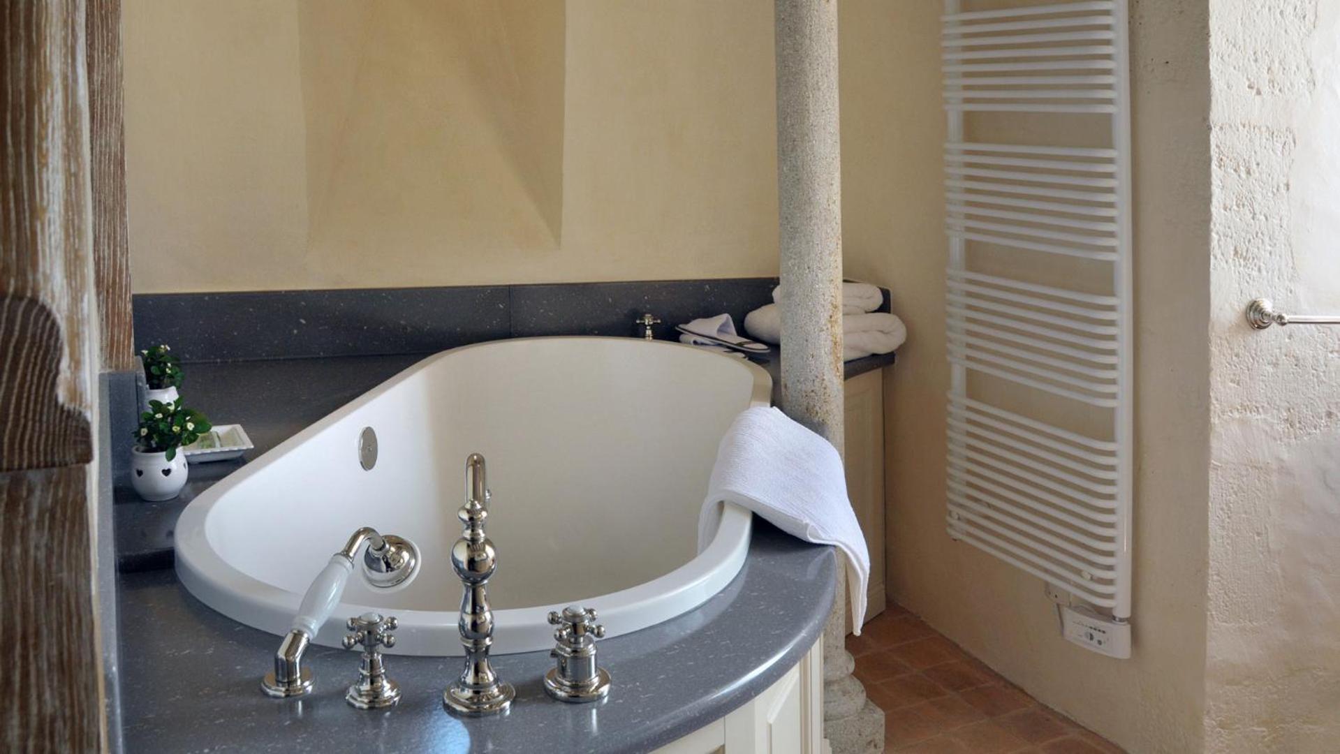 Chateau Royal De Saint-Saturnin Ngoại thất bức ảnh