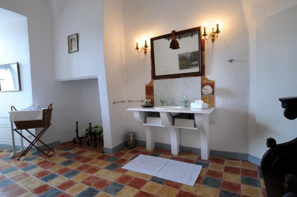 Chateau Royal De Saint-Saturnin Phòng bức ảnh